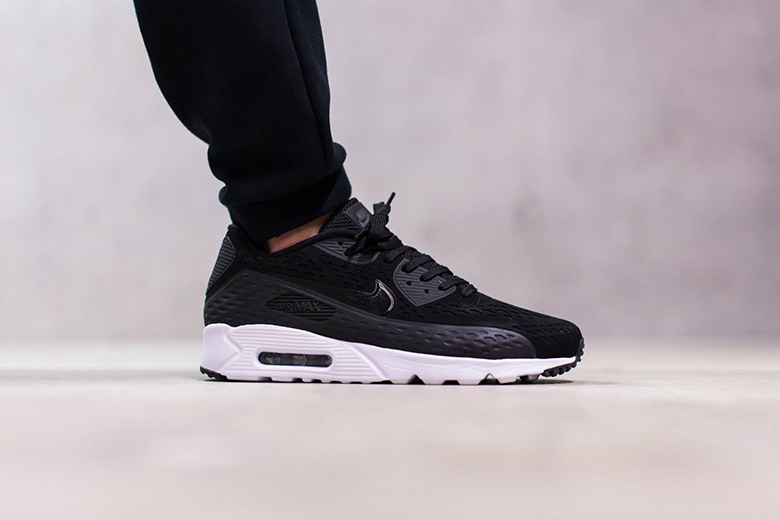 nike-air-max-90-ultra-breeze-black-1