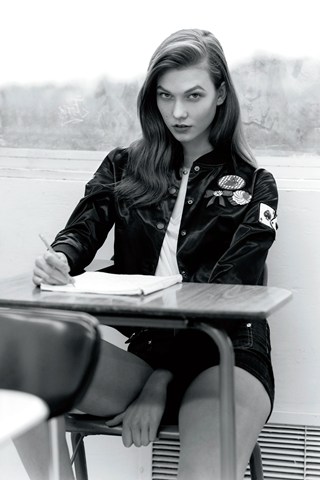 Karlie-Kloss-Vogue-17Oct13-Alasdair-McLellan_b_320x480