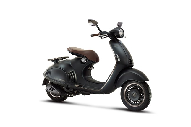 Vespa-Emporio-Armani-Vogue-18Jun15-pr_b_646x430