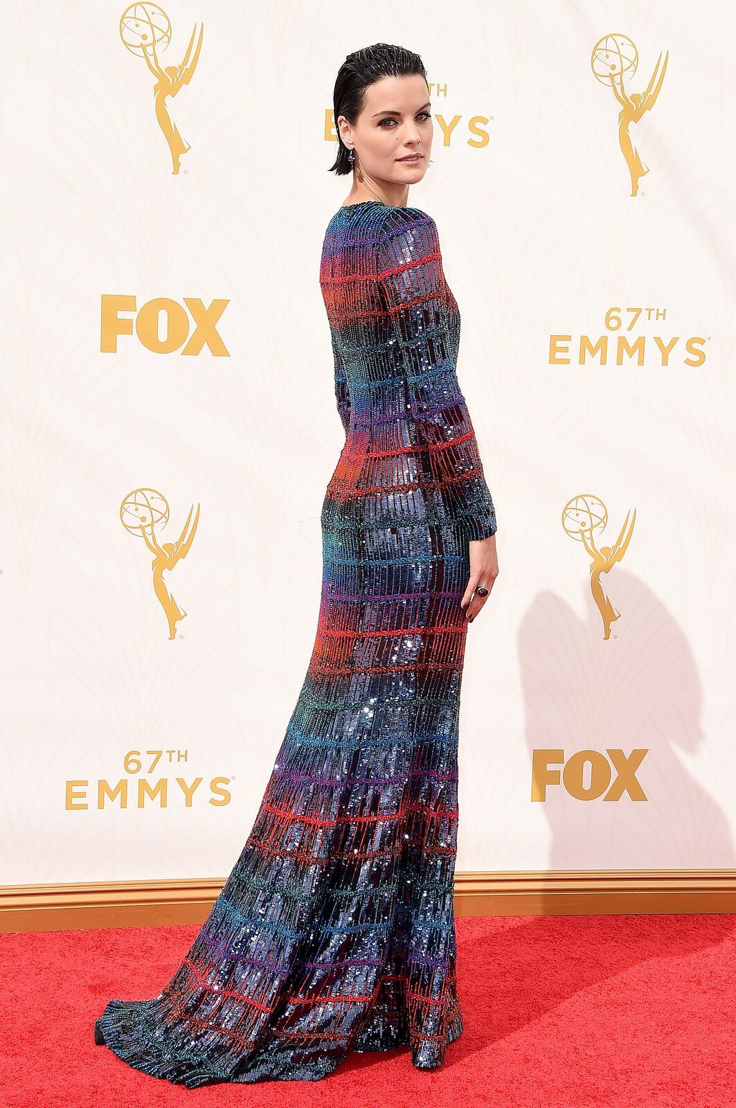 jamie-alexander-emmys-red-carpet-2015