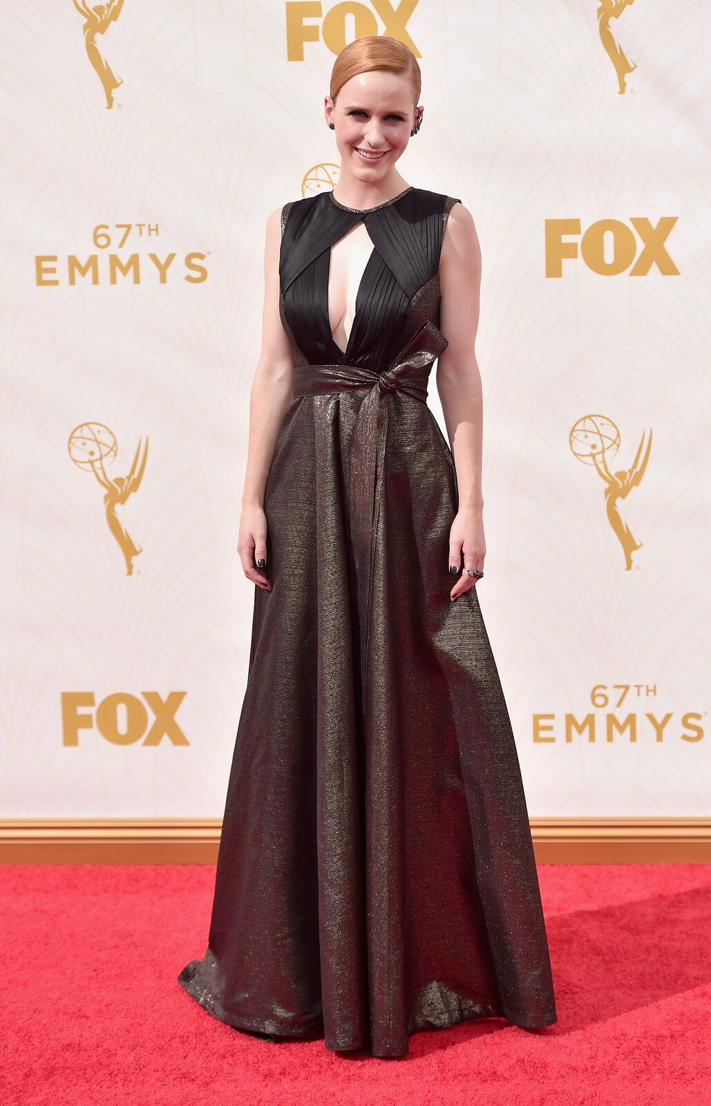 rachel-brosnahan-emmys-red-carpet-2015