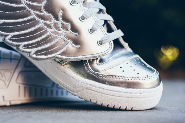 Adidas_Jeremy_Scott_Wings_Silver_Platinum_Sneaker_POlitics_hypebeast_2_grande