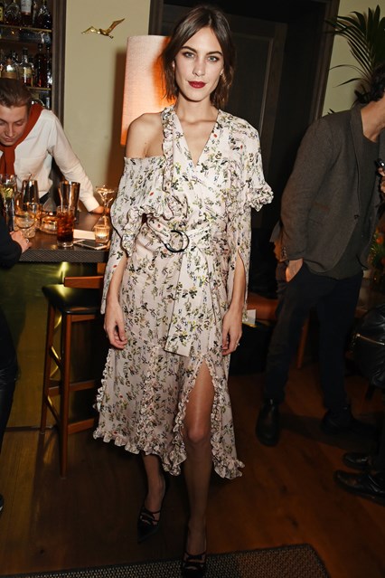 Alexa-Chung-Vogue-6Nov15-Getty_b_426x639