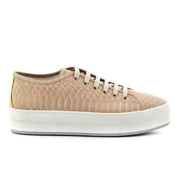 Get-it-now-sneakers-for-women-fashion-freaks (2)