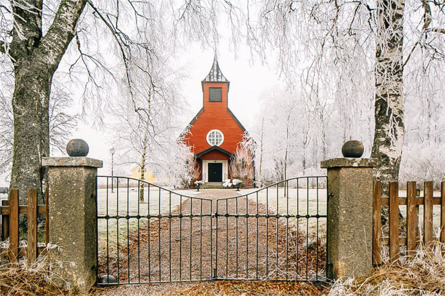swedish_chapel_converted_into_home_10