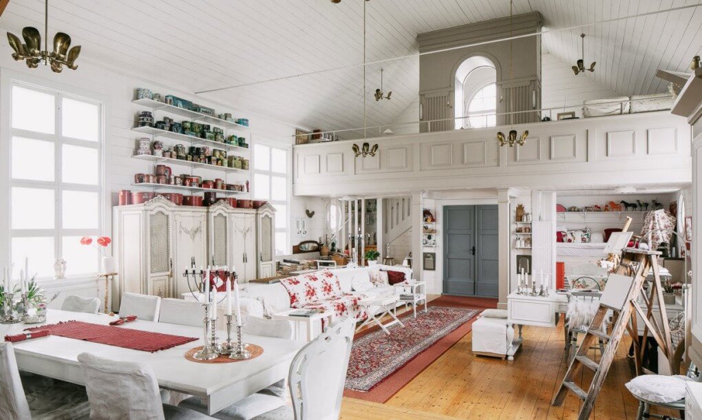 swedish_chapel_converted_into_home_14
