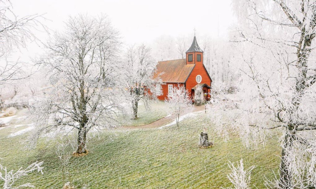 swedish_chapel_converted_into_home_3