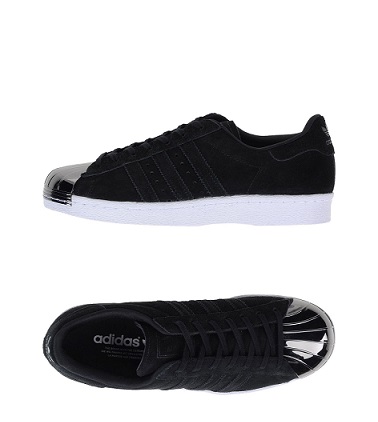 black-sneakers-fashion-freaks