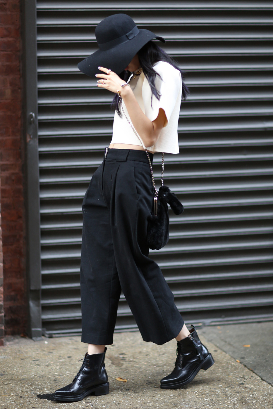 how-to-wear-a-crop-top-outfit-04