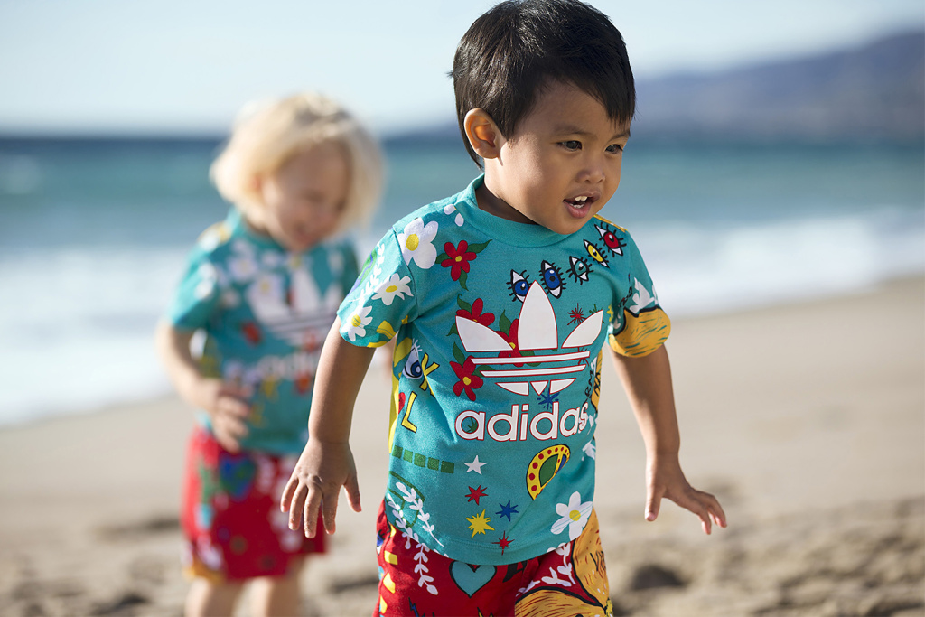 pharrell-adidas-pink-beach (2)