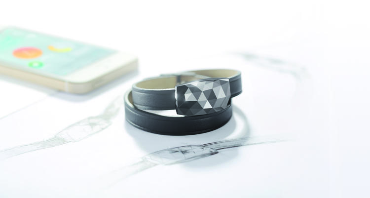 Bluetooth-enabled UV tracking bracelet
