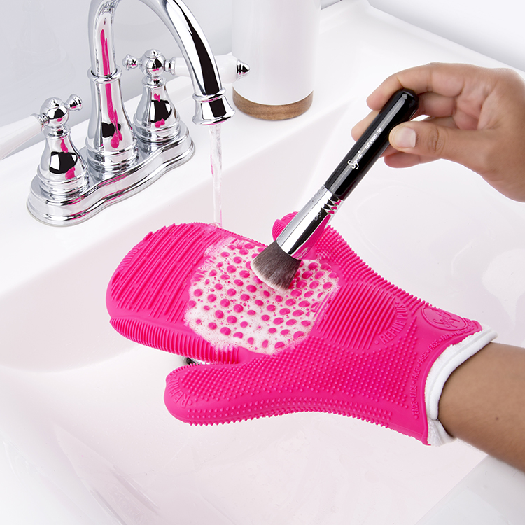 brush cleaning glove