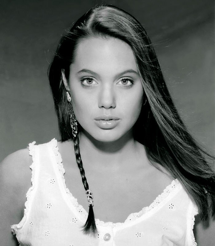 angelina_jolie_young_16