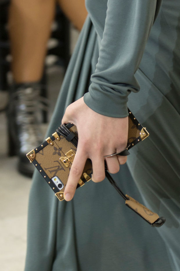 louis-vuitton-phone-case-2