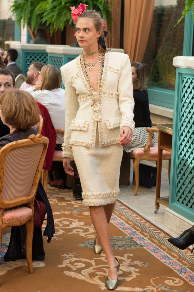 chanel-pre-fall-winter-2017-collection-12