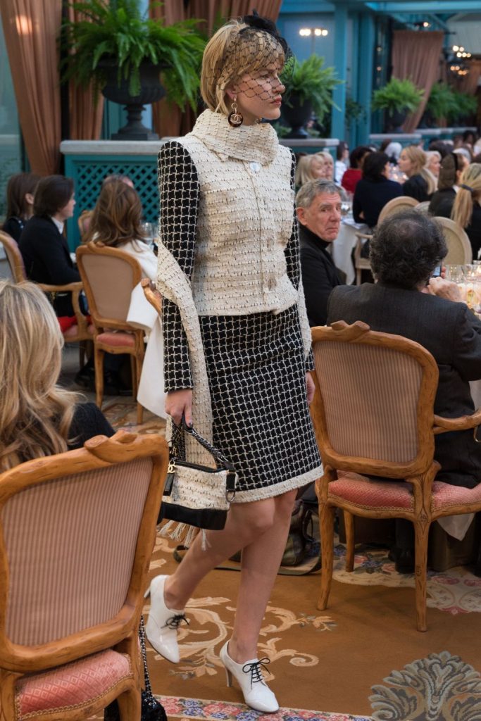 chanel-pre-fall-winter-2017-collection-20