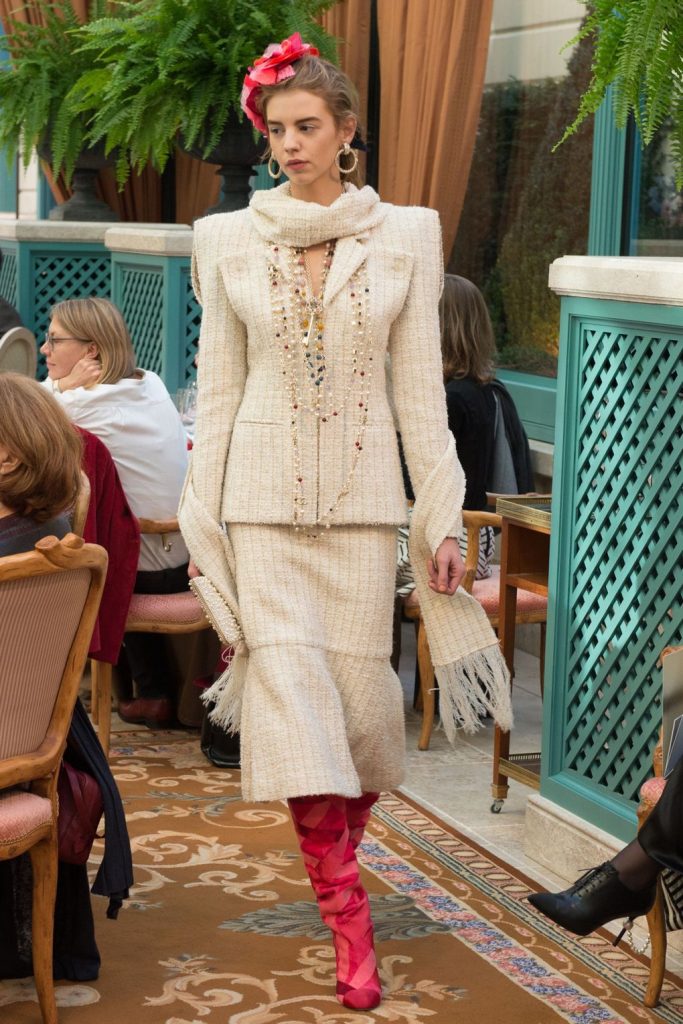 chanel-pre-fall-winter-2017-collection-8