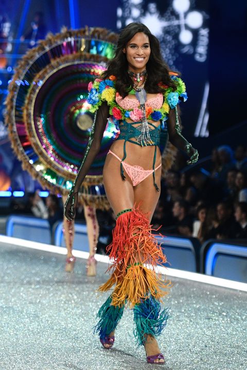 victorias-secret-fashion-show-2016-5