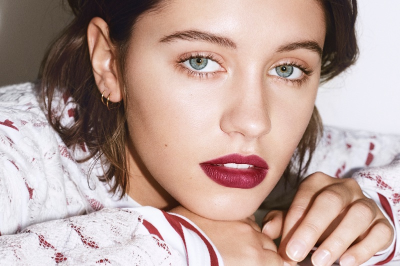 Iris-Law-Burberry-Beauty